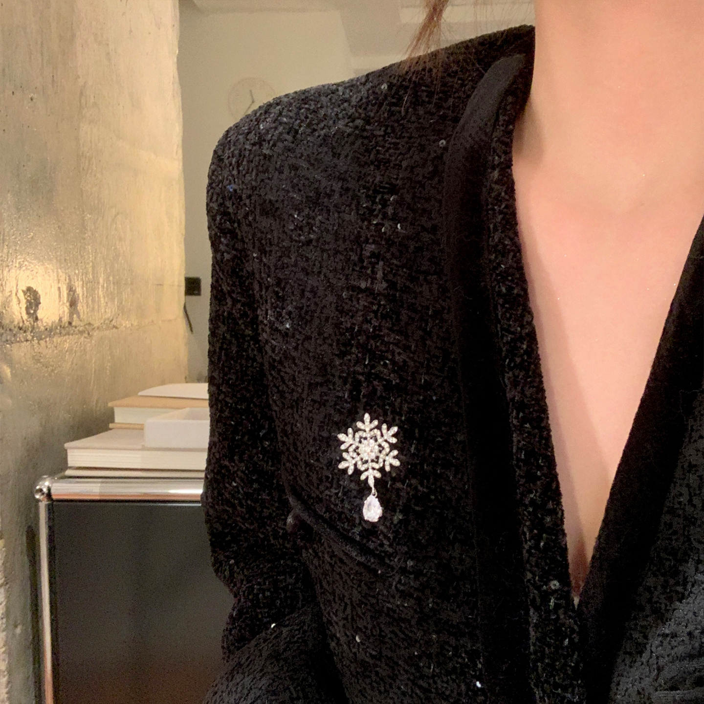 雪花水晶吊坠胸针女气质精致时尚配毛衣胸花高档独特小众别针配饰