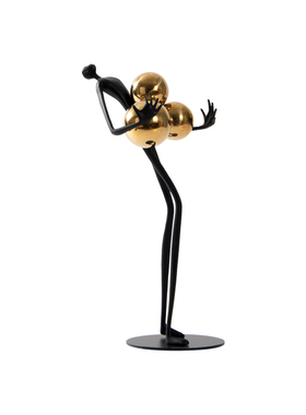 现代合金属抽象手抱球物创意软装家居饰品样板房