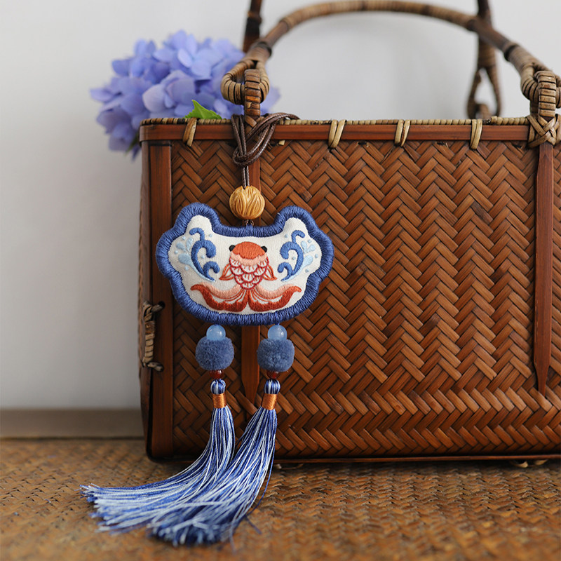 花暖莲年有鱼余锦鲤平安锁毛球流苏手工刺绣DIY材料包项链车挂钥