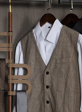 样板房衣帽间衣服男士绅士商务衣柜黑白衬衫领马甲集衣柜软装饰品