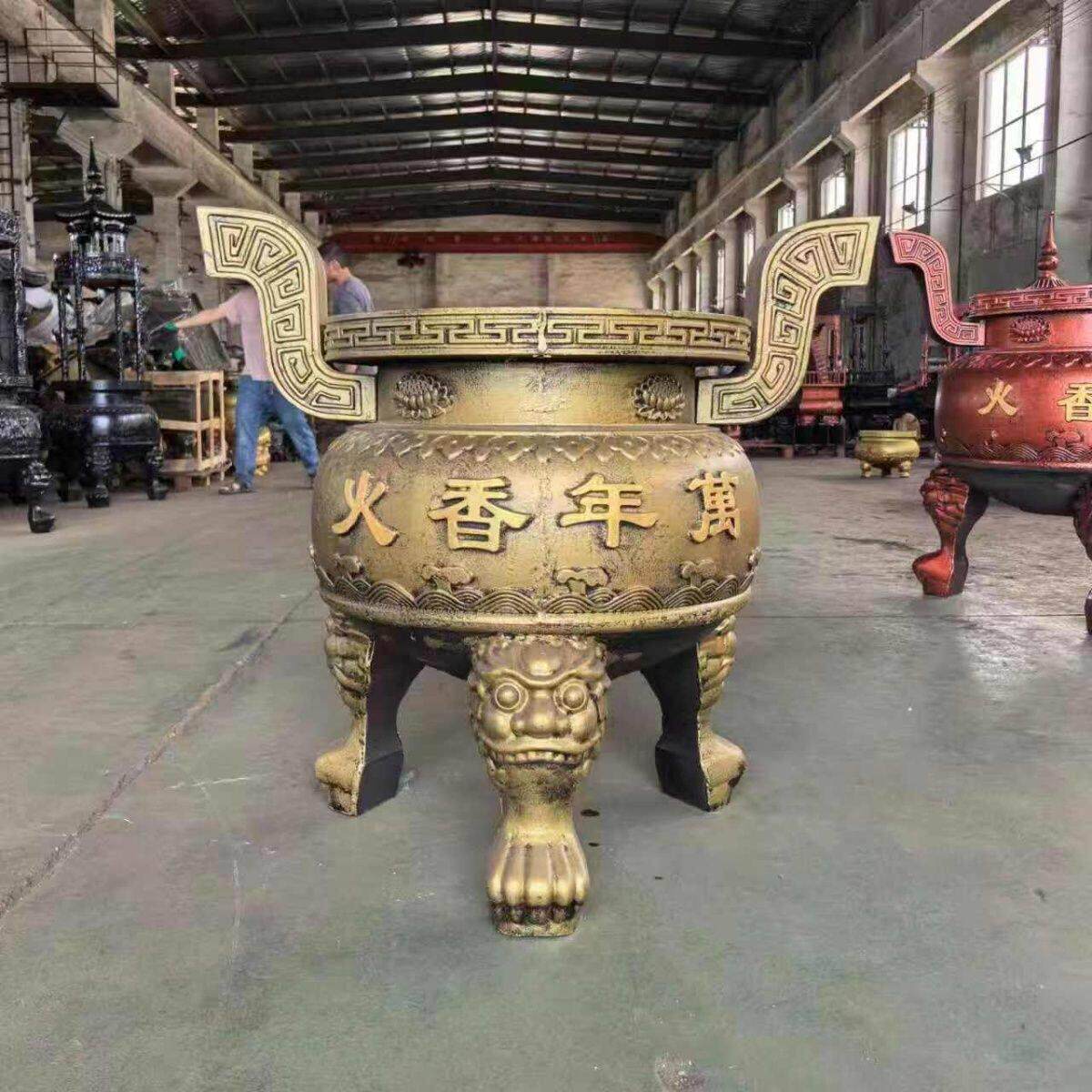 寺庙宗祠道观大号圆形双龙带耳铸铁香炉室内室外兽脚三足鼎插香炉