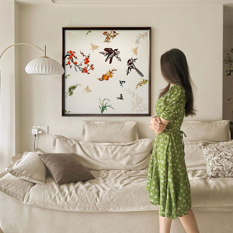 中国风老钱风装饰画DIY丝绸布贴梅花蝴蝶布丁刺绣画贴花复古挂画图片