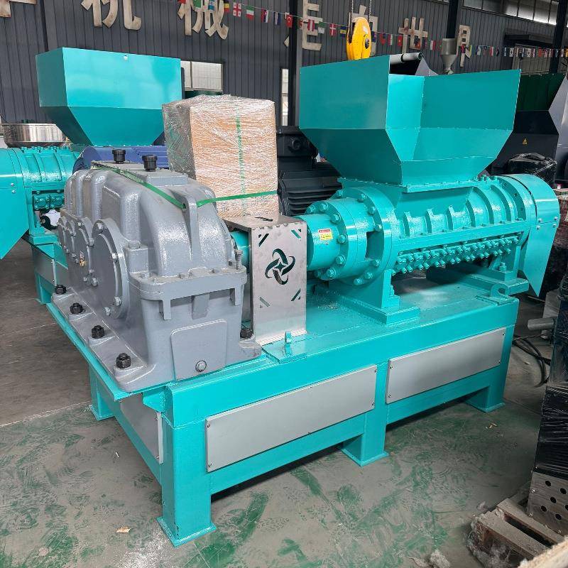 轮胎撕碎机螺旋生物质有机肥粉碎机废旧衣服海绵粉碎机