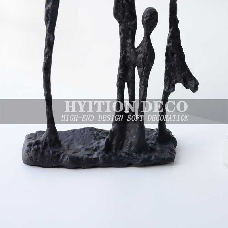 现代抽象一家四口人物艺术雕塑摆件样板房电视柜客厅玄关书房铁艺