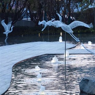 铁艺镂空仙鹤雕塑会展中心抽象动物酒店别墅庭院草坪美陈装饰