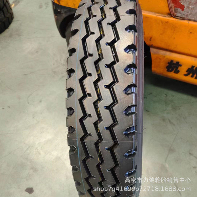 825R20全钢丝轮胎三线花纹货车卡车轮胎重载防扎现货批发825r20