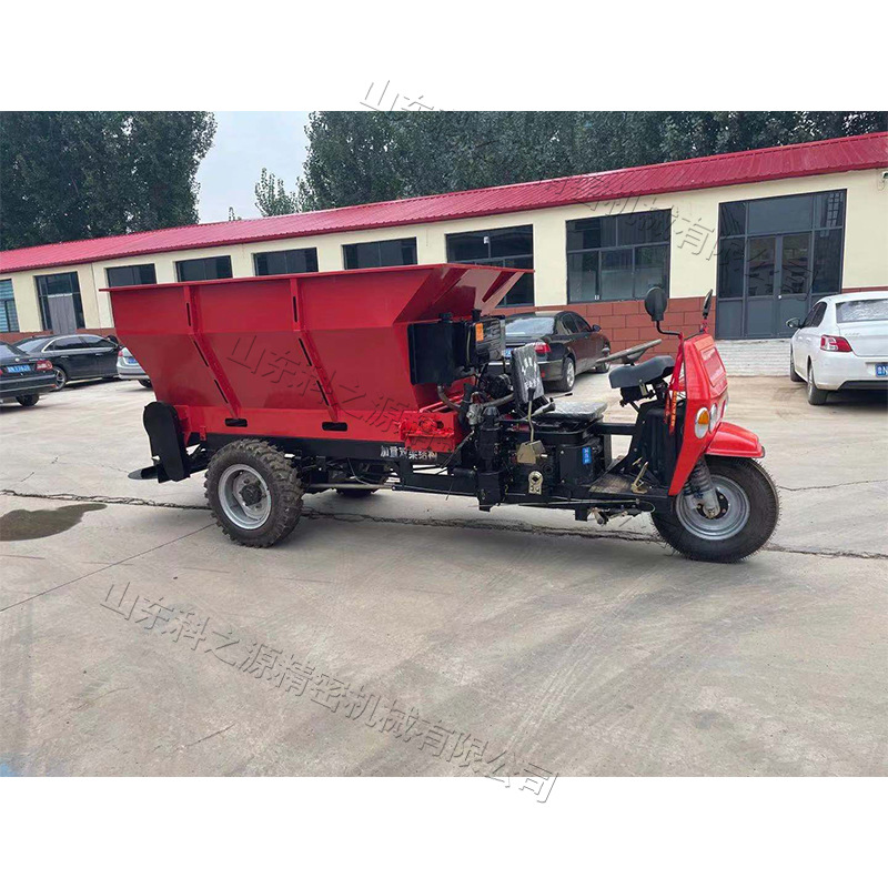 大棚果园农田撒粪车 座驾式三轮撒肥车 液压链条传动有机肥抛撒车
