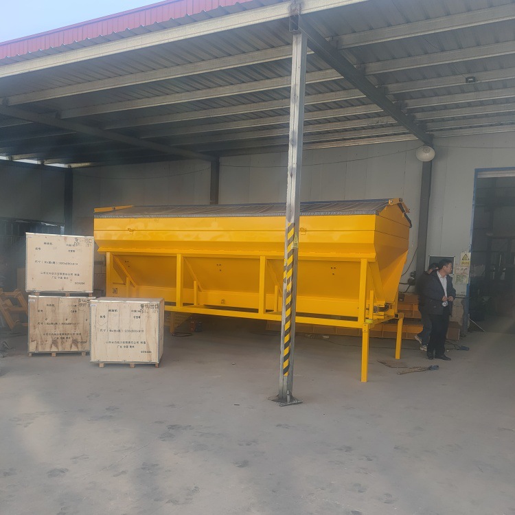 大型车载式融雪剂撒布机高速公路10立方车载式工业盐融雪撒盐机