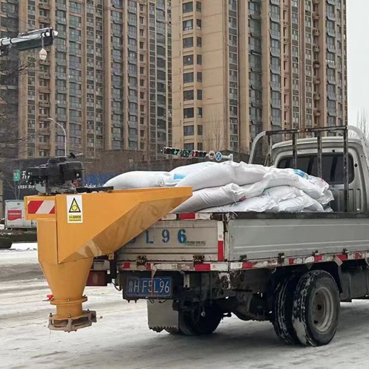 车挂式融雪剂撒布机汽油款800型车载式融雪撒布机道路融冰撒盐机