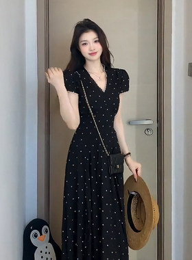 大尺码胖mm法式赫本风时尚黑色V领洋装女夏季收腰显瘦气质长裙子