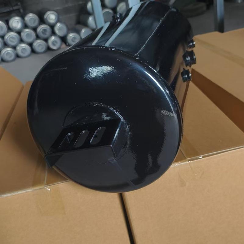 半挂车26L28L60L储气瓶来图来样非标储气筒半挂车储气筒