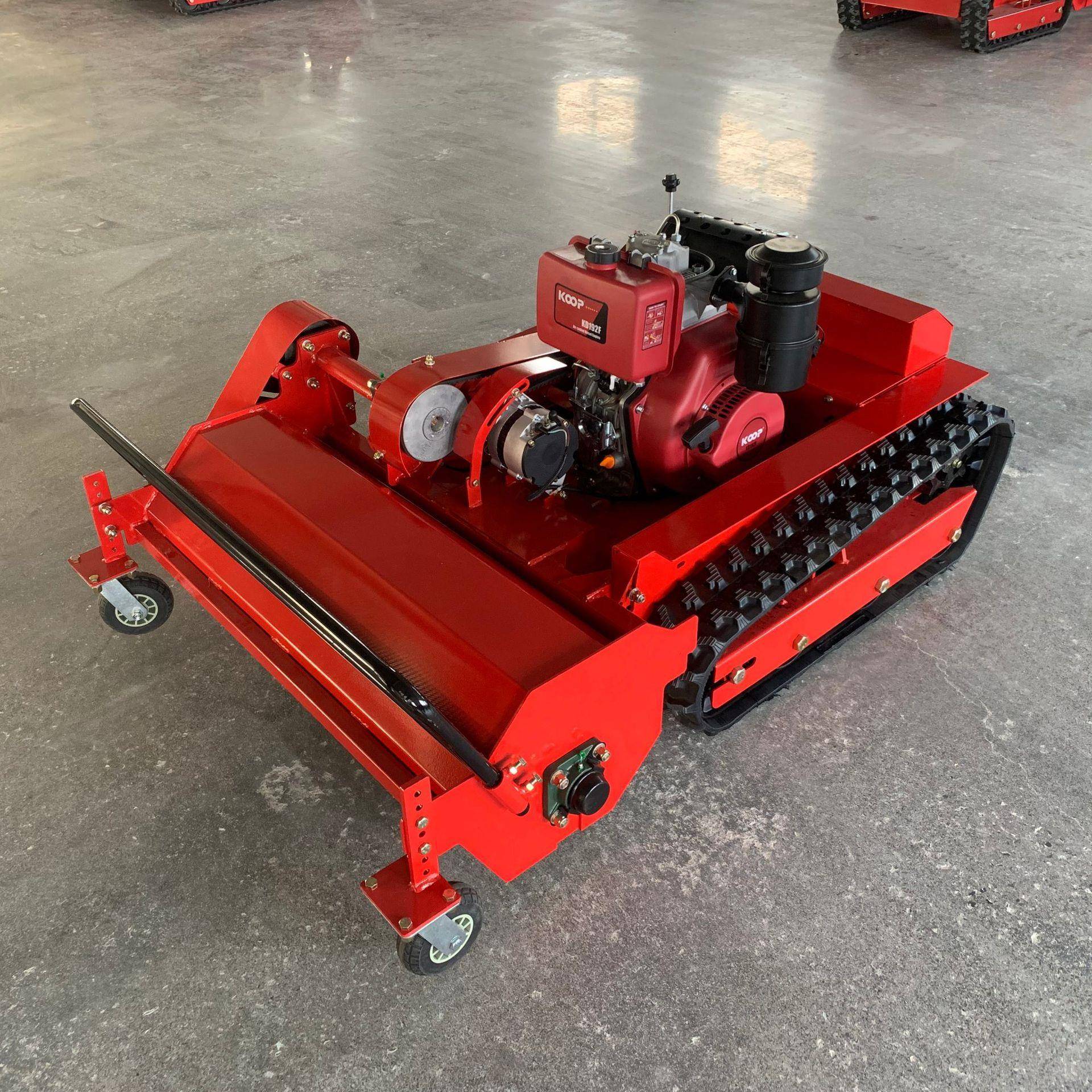 柴油款遥控履带开荒割草机大马力遥控碎草机柴油版灌木遥控割草机