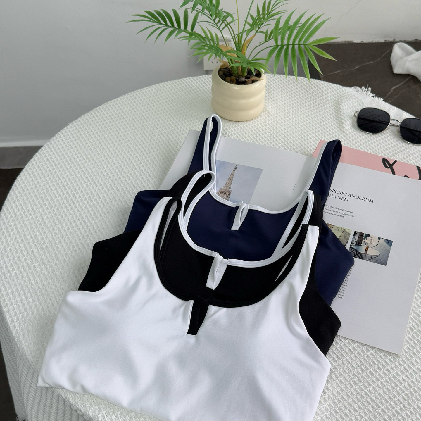 Notche复古缺口撞色拼接V领运动背心带胸垫短款健身瑜伽网球中强,运动服/休闲服装,运动背心,淘宝优惠券,粉丝福利购,淘宝优惠卷