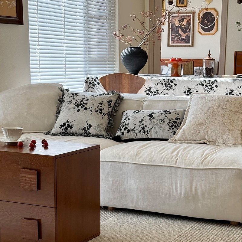 法式中古风抱枕黑白高级感氛围感腰枕羽丝绒沙发客厅卧室靠枕