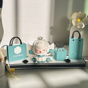 车上装 汽车中控台小人高级女士高档 饰品车载香薰22新款