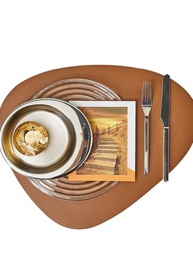 样板房装饰饰品装棕色咖色系餐盘餐巾布餐具展示