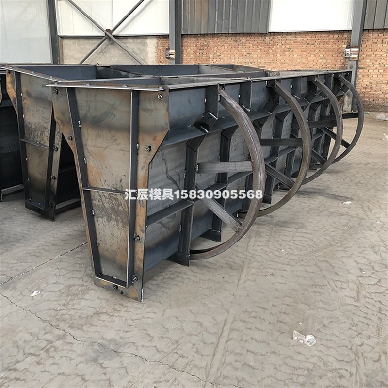 隔离墩模具 水泥防撞护栏钢模板 公路混凝土隔离墩钢模具定制厂家