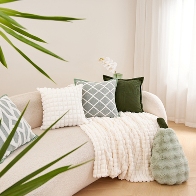 202新款绿色抱枕沙发客厅创意靠背垫车内玩偶床上靠枕头不含芯