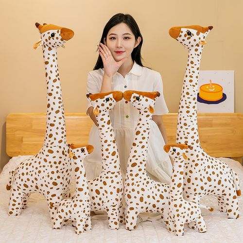 仿真长颈鹿公仔爱毛绒抱枕儿童房客厅家居装饰布娃娃女