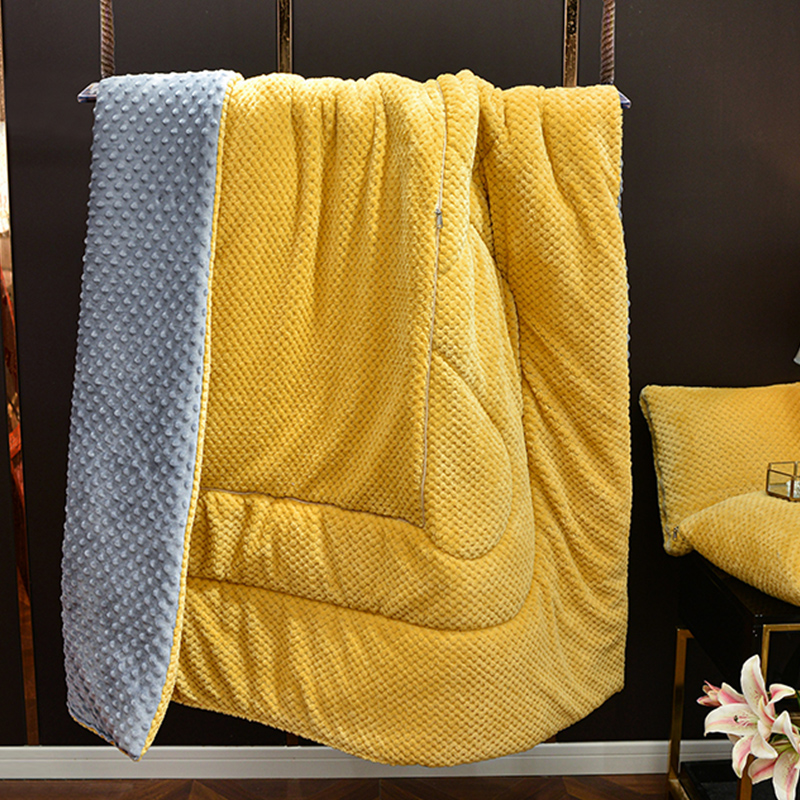 新款加绒加厚抱枕被子两用珊瑚绒冬季汽车上办公室午睡折叠小毯子