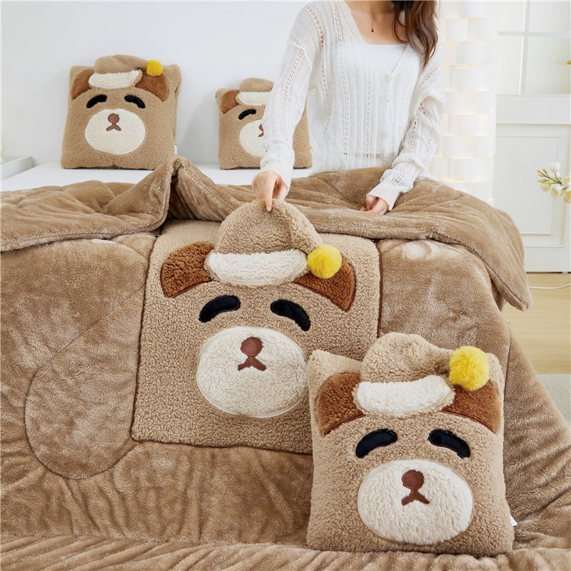 卡通熊抱枕被子两用加厚办公室汽车折叠午睡毯子枕头二合一冬新款
