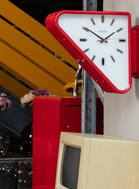 dulton金属三角挂钟墙面壁挂双面钟时钟表装饰适用咖啡馆酒吧