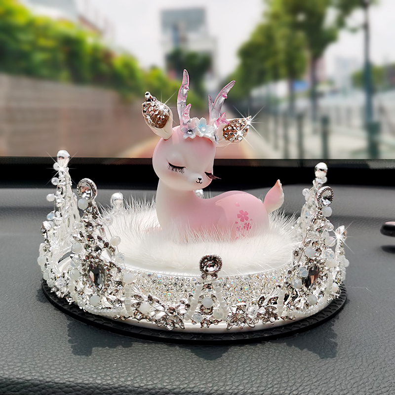 镶钻车载摆件网红创意可爱一路平安鹿女神款车内饰品Y汽车香薰用