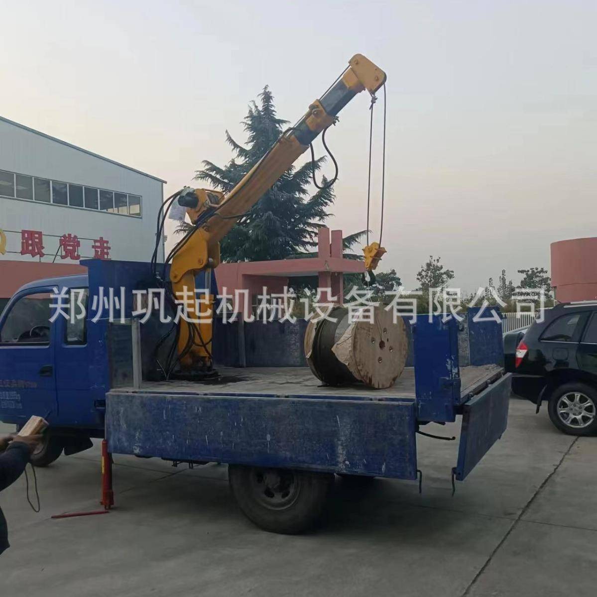 1-吨液压小型吊机厂家折臂式车载吊1.2吨折臂吊船用折臂起重机