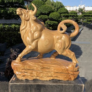 香樟木送礼木雕牛摆件牛气冲天华尔街牛工艺品客厅办公室玄关装饰