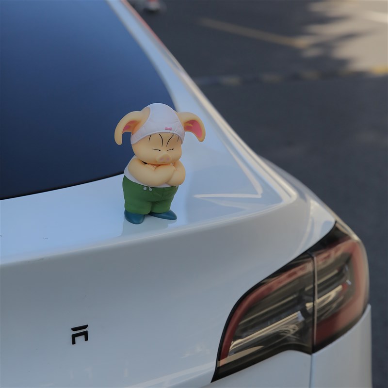 车载可爱乌龙猪手办汽车中控台摆件头腰I可旋转搪胶玩偶汽车装饰