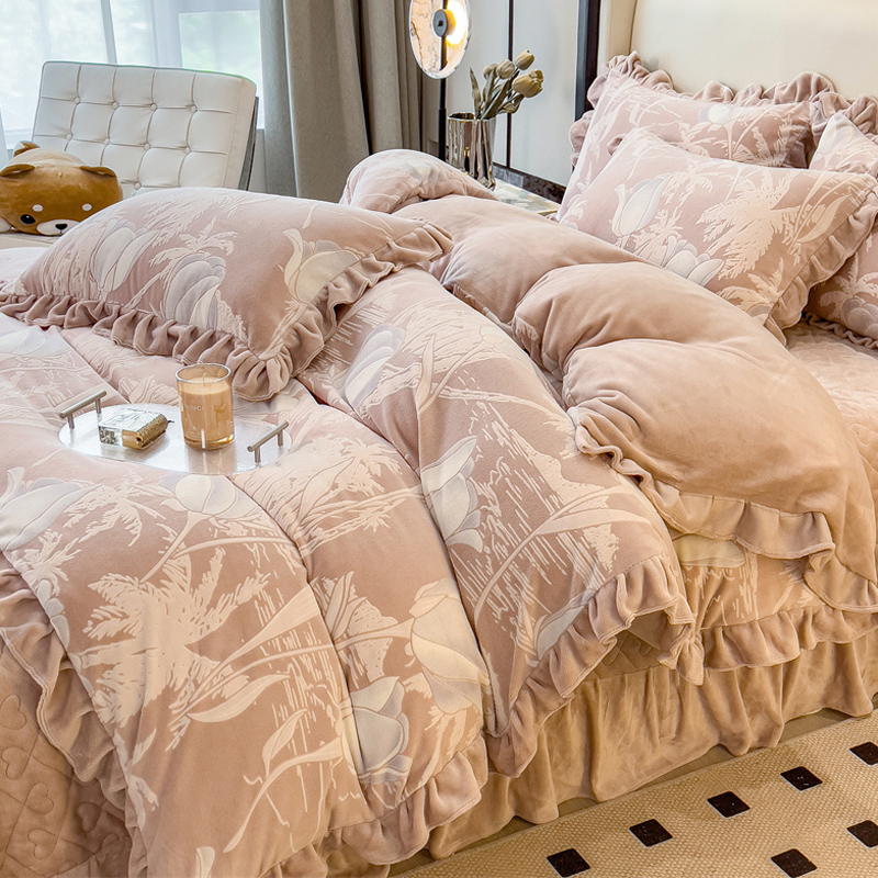 加厚雕花牛奶绒夹棉床盖四件套公主风20I25新款双面绒毛被套荷叶