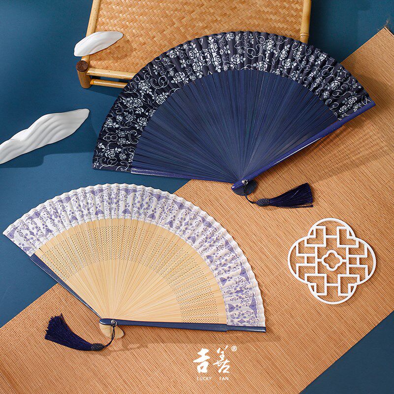 扇子女士折扇青花瓷舞蹈扇旗袍汉扇子