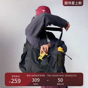 瞬时山野Monterest户外格纹抽绳可调节斜挎包荷叶边通勤流浪包男