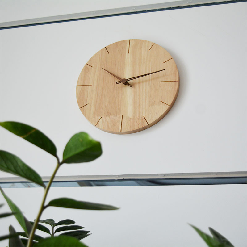 简约大气实木刻度线挂钟客厅卧室静音圆形田园现代扫秒墙表免打孔