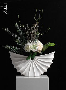 现代级感白色扇形半月陶瓷瓶民宿侘寂风器软装