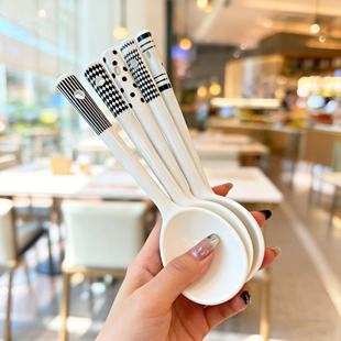 有颜主妇赫本风高颜值陶瓷长柄勺ins风汤匙家用汤勺甜品勺子调羹