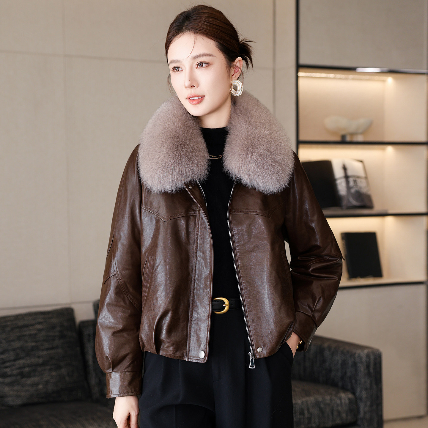 真皮皮衣女短款2025冬季新款狐狸毛领海宁绵羊皮羽绒服夹克外套