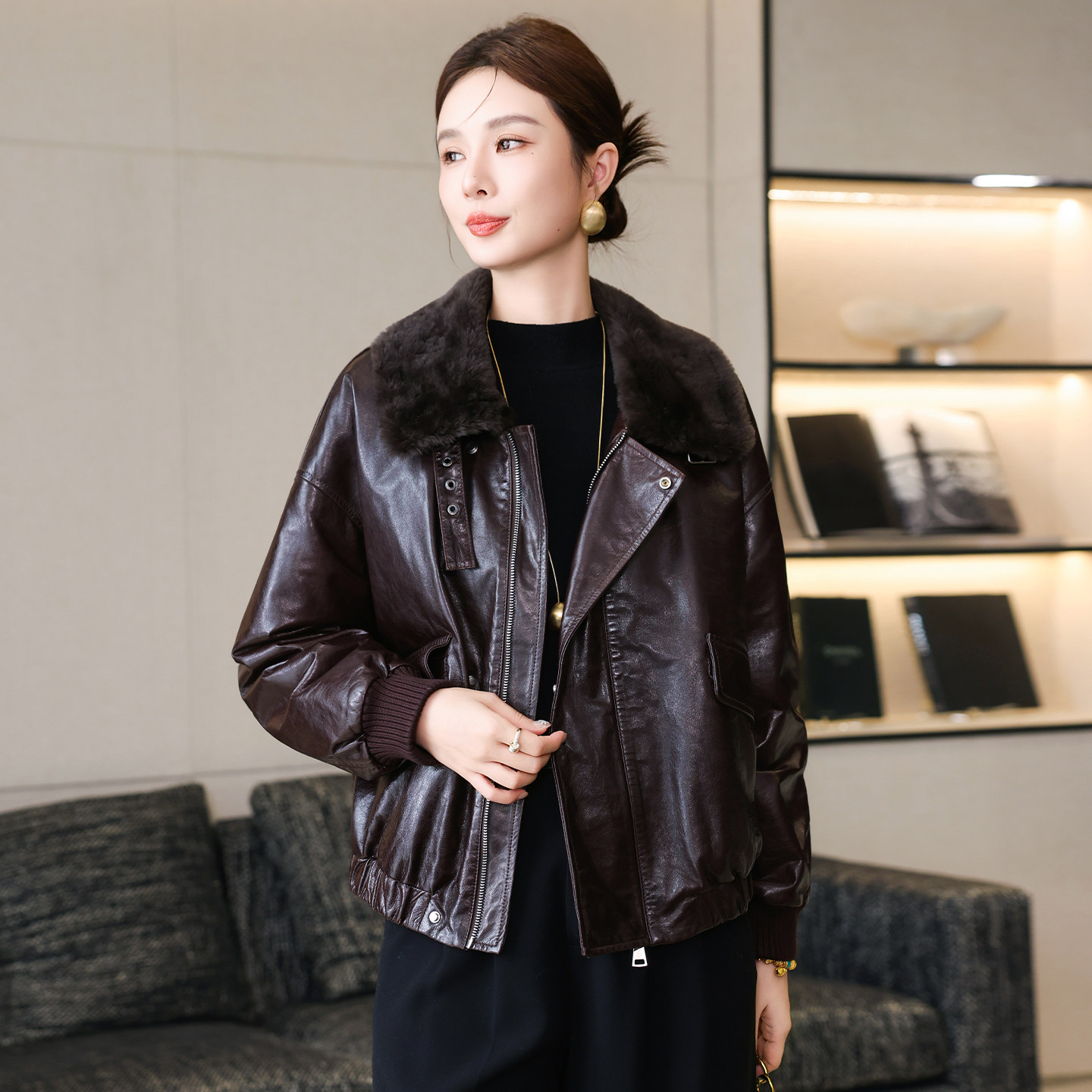 高端真皮皮衣外套女短款2025冬季新款羊羔毛皮毛领绵羊皮羽绒服,女装/女士精品,皮衣,淘宝优惠券,粉丝福利购,淘宝优惠卷