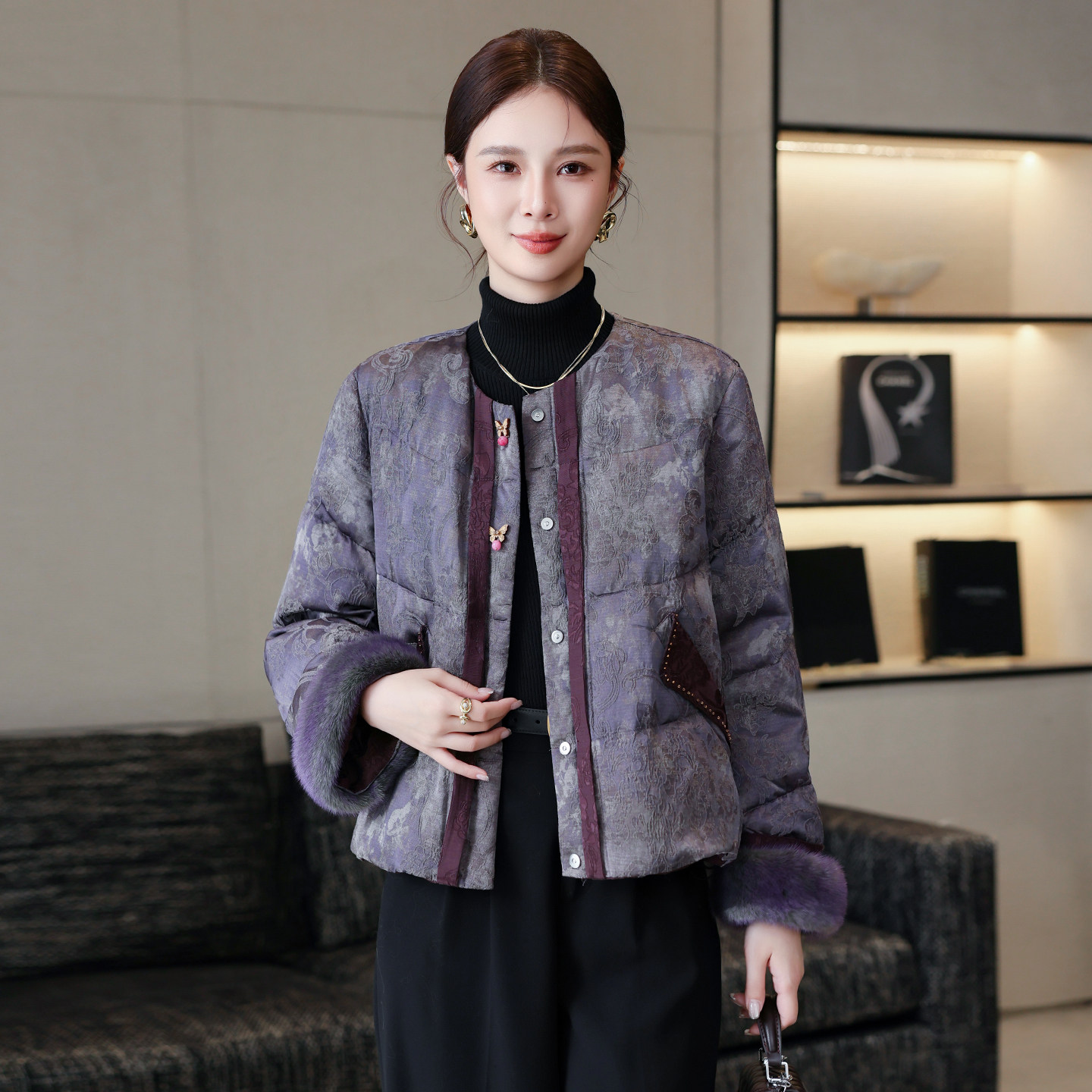 新中式国风鹅绒羽绒服女2025冬季新款立体羊毛绣花水貂袖外套短款