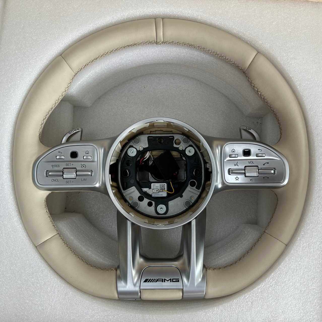 适用梅赛德斯-奔驰GlA200W213 W205 GLC GLE LED碳纤维方向盘工厂