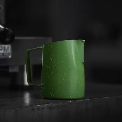 WPM惠家拉花缸圆嘴450ml不锈钢斜口奶泡打奶缸尖嘴无柄咖啡拉花杯