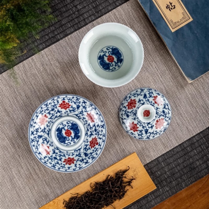 景德镇青花陶瓷盖碗仿古纯手工釉里红缠枝莲三才盖碗家用泡茶碗