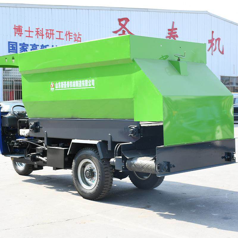 柴油三方撒料车养殖场羊场运输搅拌饲料抛草车左右出料自走投料车