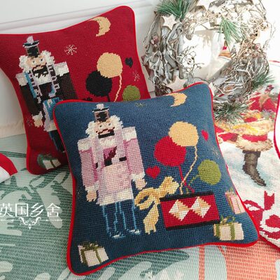 胡桃夹子复古绣花圣诞迷你装饰抱枕套羊毛线绒绣出口欧美圣诞礼品