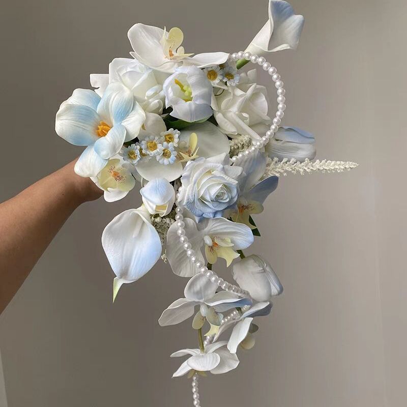 仿真花手捧花成品定蝴蝶兰婚纱婚礼拍照道具高级塑料瀑布假花束