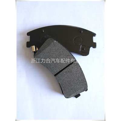 适用马自达刹车片D957半金属陶瓷刹车片马6旅行四门汽车G2YS3323Z