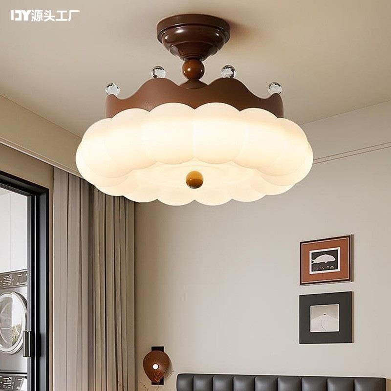 卧室吊灯2025新款法式中古全光谱男孩女孩儿童房奶油风皇冠吸顶灯