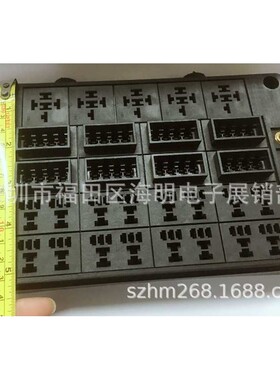 34路电源保险盒分配器总成 21汽车改装保险丝控制盒开关控制总成