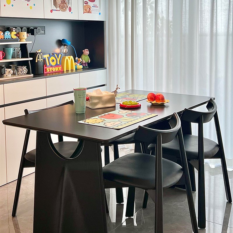 黑色实木飞鸦餐桌长方形现代简约设计师2025新款家用极简岩板餐桌