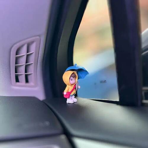 Cute Umbrella Couple Car Interior Decoration Action Figures